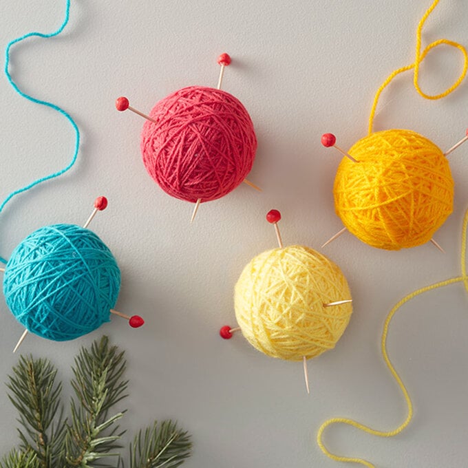 ideas_main_how-to-make-yarn-ball-baubles